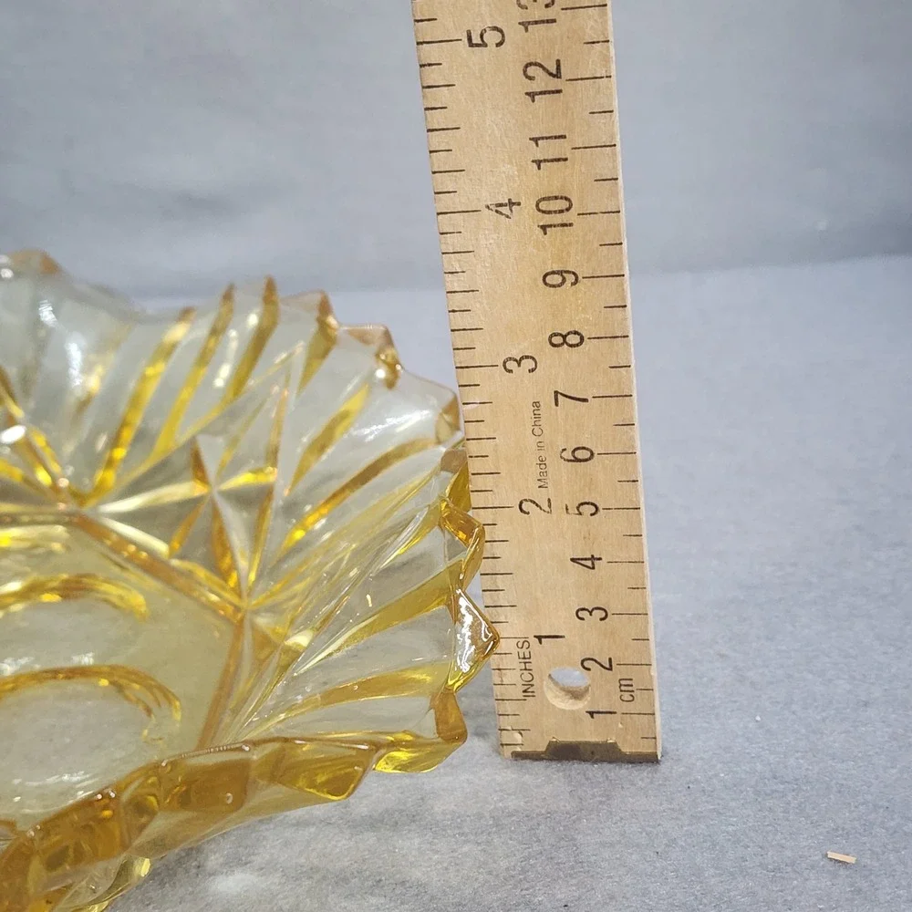 Vintage‎ Amber Glass Fruit Bowl Scalloped Starburst Embossed Grapes Yellow 9.5in